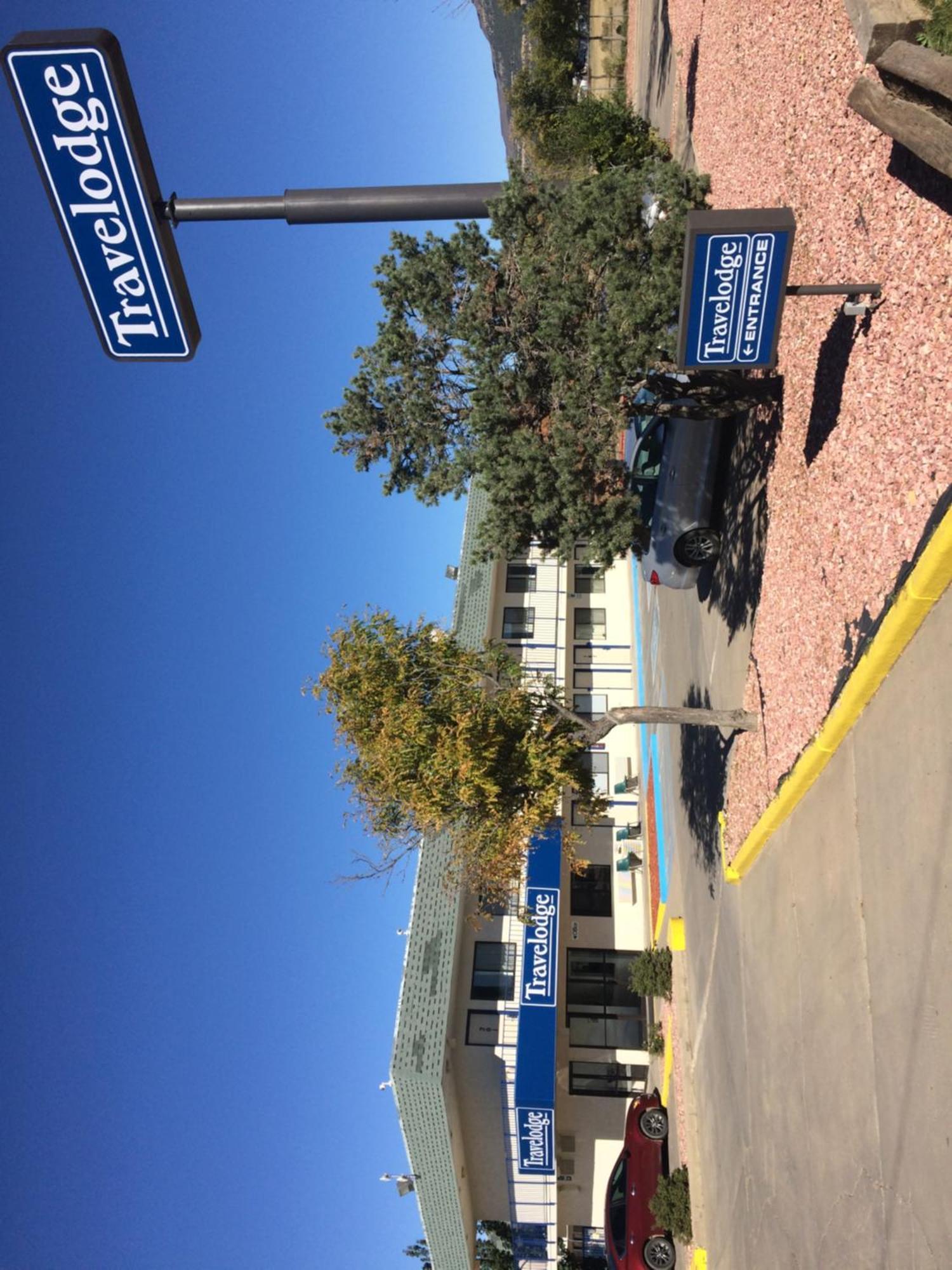 Travelodge By Wyndham Raton Exterior photo