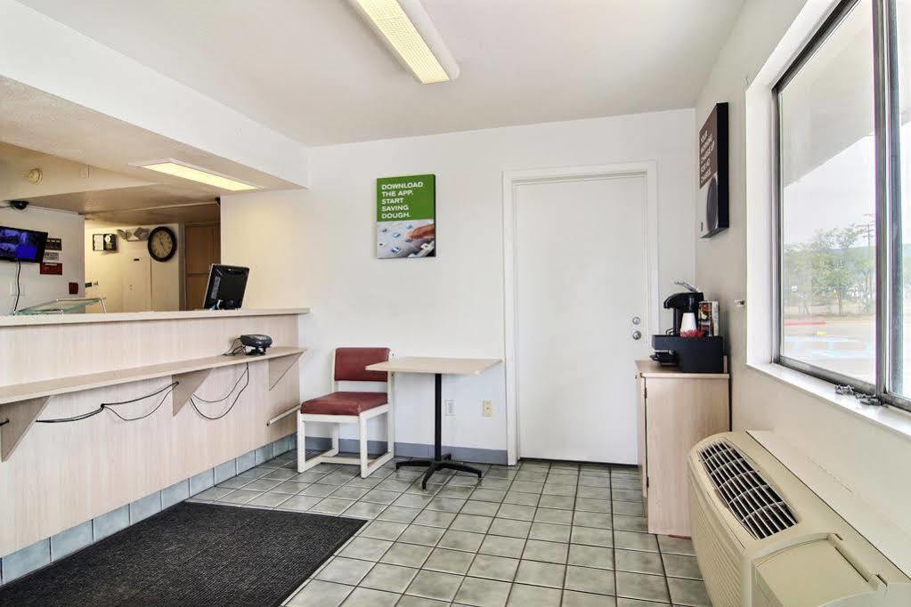 Travelodge By Wyndham Raton Exterior photo
